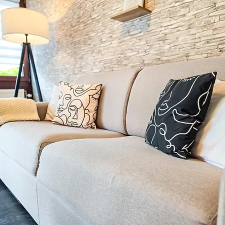 Apartmán Cosy-apartment - Glazed Balkony & Carport, 70m2